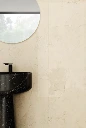 crema-marfil-marble-porcelain-stoneware-ambiente.webp